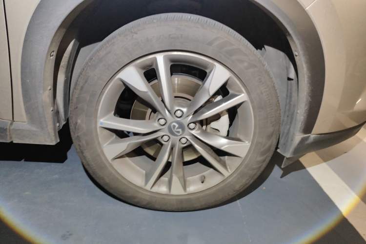 Used Infiniti QX60 2024 2.0T Four-Wheel Drive Luxury Edition Right Front Wheel Hub