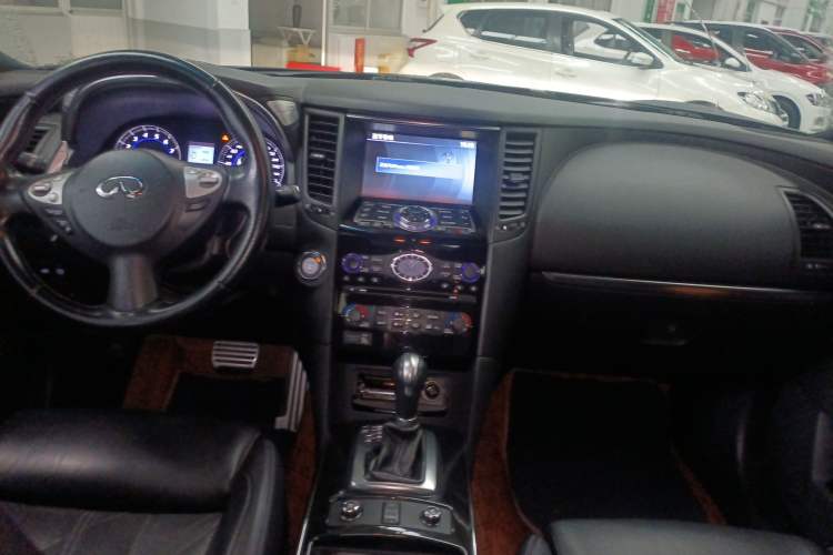 Used Infiniti QX70 2015 3.7L Shadow Edition Audio And AC Panel
