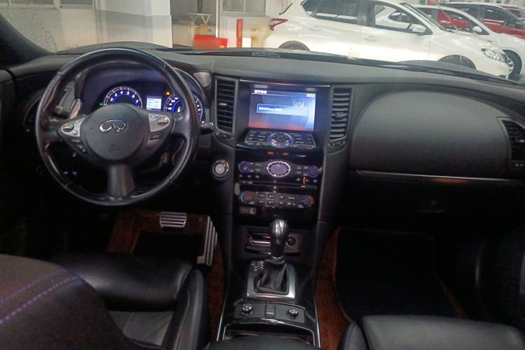 Used Infiniti QX70 2015 3.7L Shadow Edition Center Console