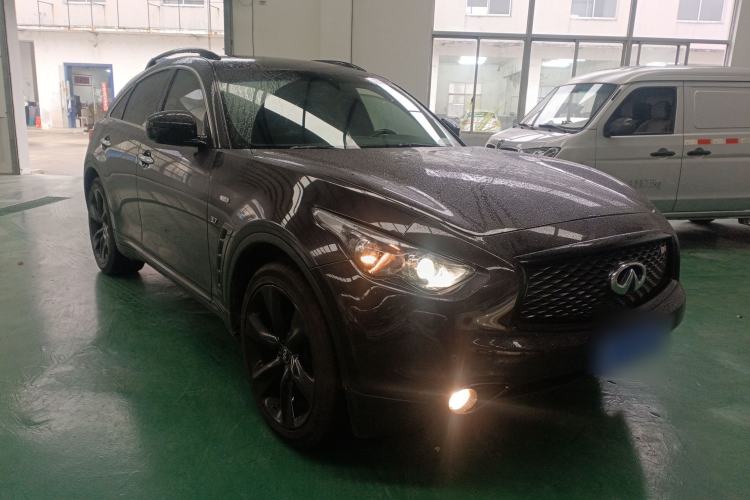 Used Infiniti QX70 2015 3.7L Shadow Edition Front Right 45 Deg