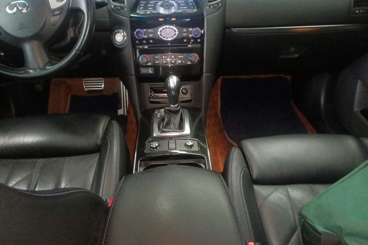Used Infiniti QX70 2015 3.7L Shadow Edition Gear Lever