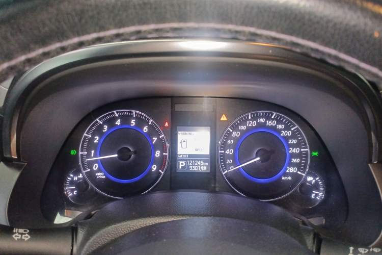 Used Infiniti QX70 2015 3.7L Shadow Edition Instrument Cluster