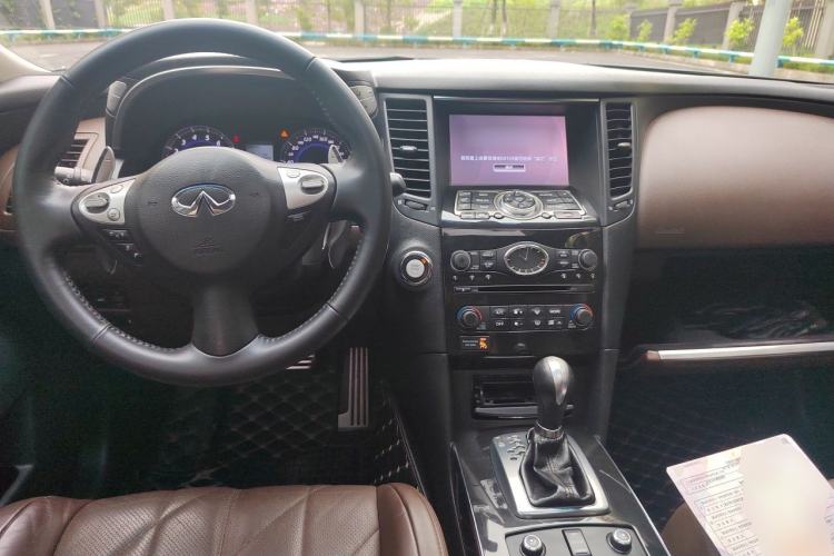 Used Infiniti QX70 2013 3.7L Standard Edition Center Console