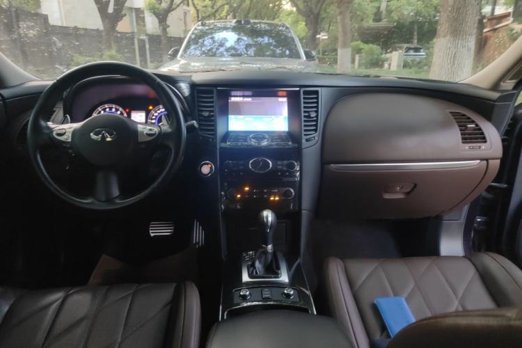 Used Infiniti QX70 2013 3.7L Standard Edition Center Console