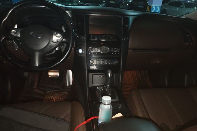 Used Infiniti QX70 2013 3.7L Standard Edition Center Console