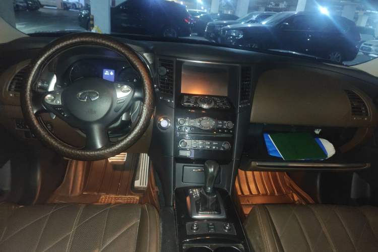 Used Infiniti QX70 2013 3.7L Standard Edition Center Console