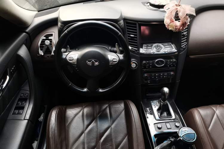 Used Infiniti QX70 2013 3.7L Supreme Edition Center Console