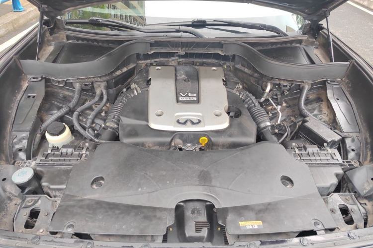 Used Infiniti QX70 2013 3.7L Standard Edition Engine Bay