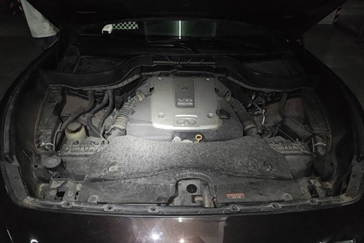 Used Infiniti QX70 2013 3.7L Standard Edition Engine Bay
