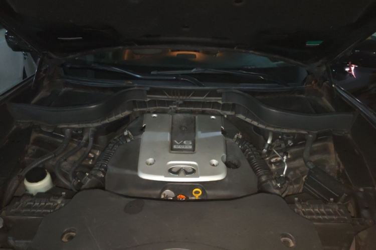 Used Infiniti QX70 2013 3.7L Standard Edition Engine Bay