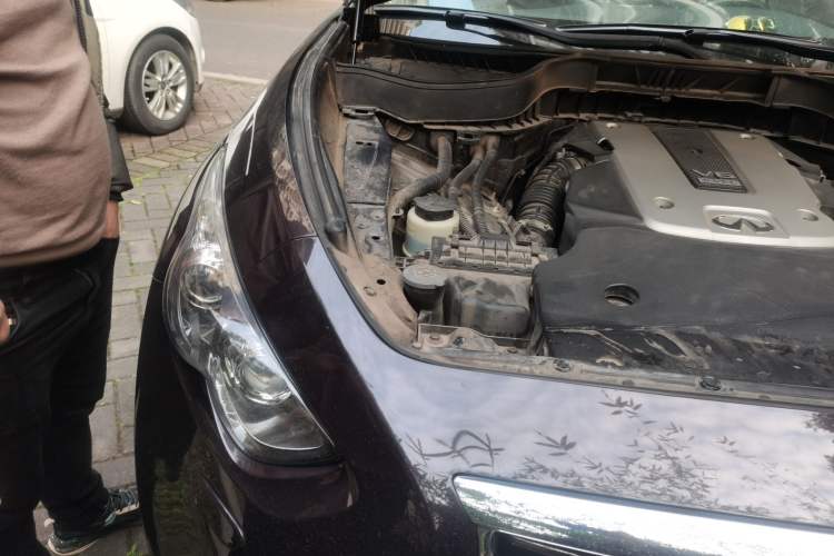 Used Infiniti QX70 2013 3.7L Supreme Edition Engine Bay Right