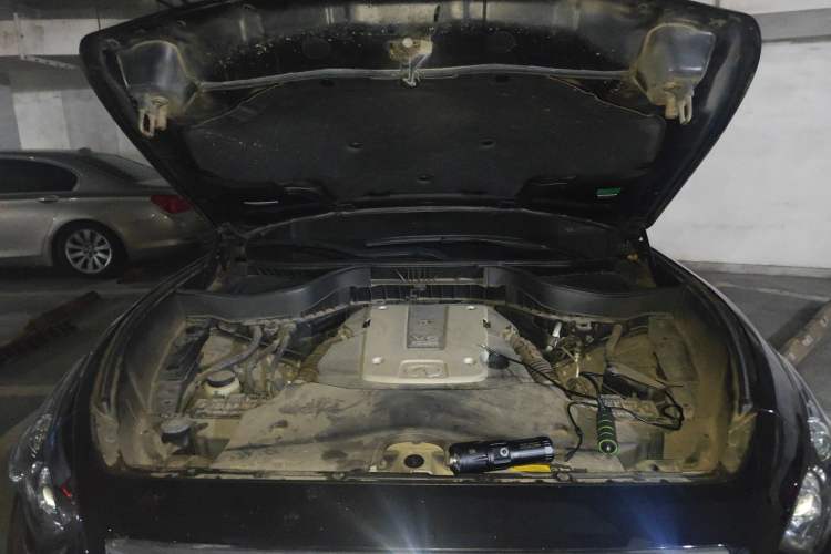 Used Infiniti QX70 2013 3.7L Standard Edition Engine Bay