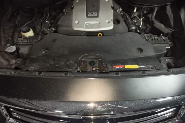 Used Infiniti QX70 2013 3.7L Standard Edition Engine Bay