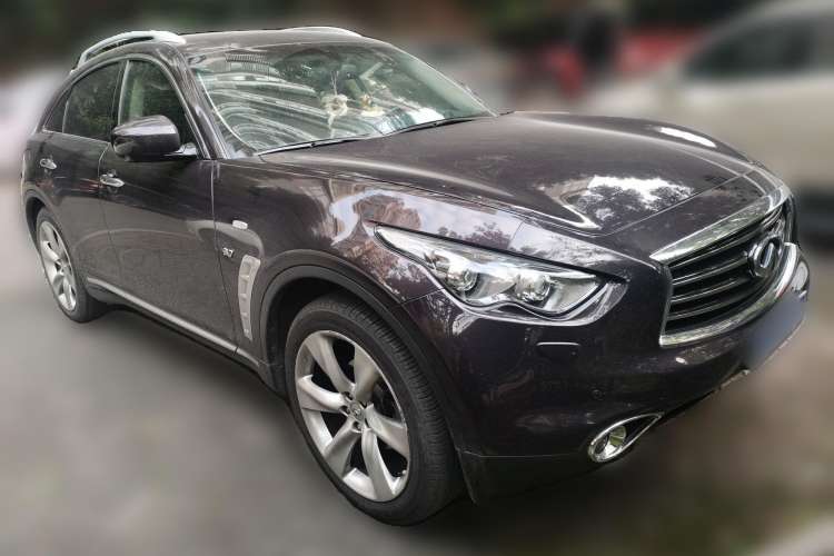 Used Infiniti QX70 2013 3.7L Supreme Edition Front Right 45 Deg