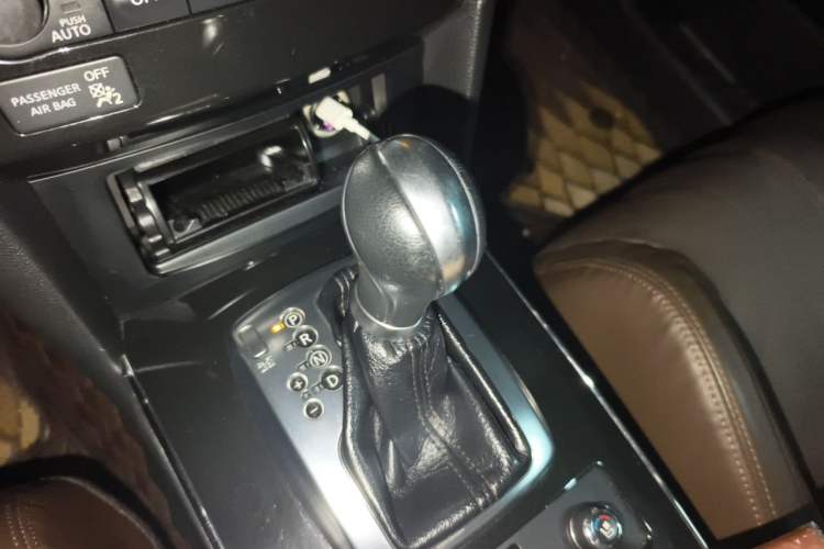 Used Infiniti QX70 2013 3.7L Standard Edition Gear Lever