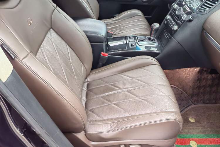 Used Infiniti QX70 2013 3.7L Standard Edition Interior 3