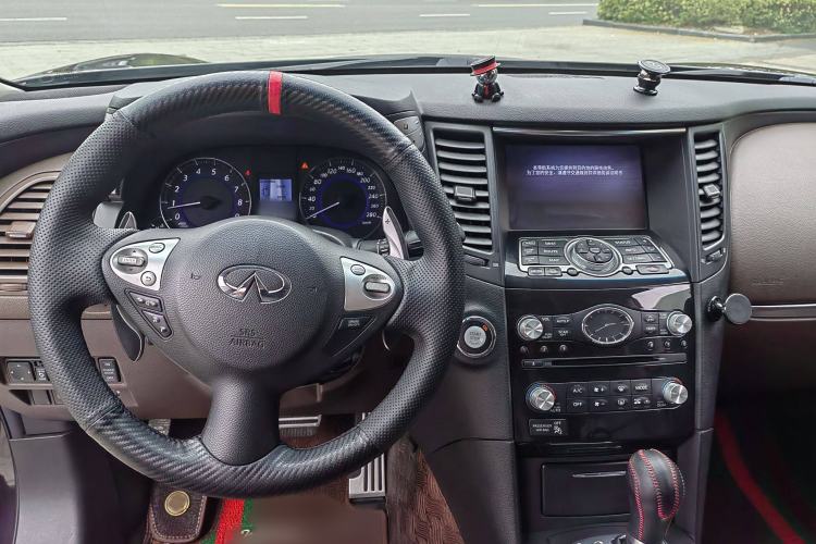 Used Infiniti QX70 2013 3.7L Standard Edition Interior 5