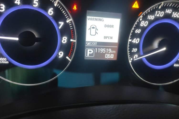 Used Infiniti QX70 2013 3.7L Standard Edition Odometer Close Up