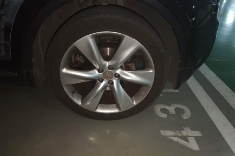 Used Infiniti QX70 2013 3.7L Standard Edition Right Front Wheel Hub
