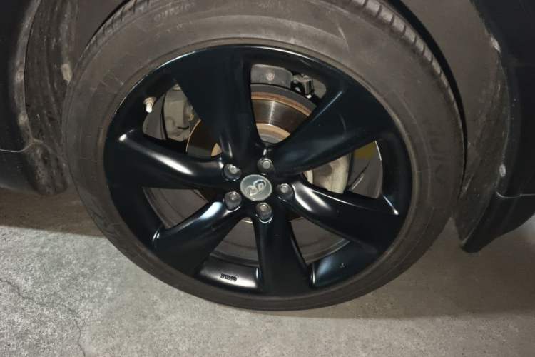 Used Infiniti QX70 2013 3.7L Standard Edition Right Front Wheel Hub