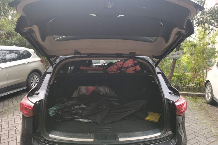 Used Infiniti QX70 2013 3.7L Supreme Edition Trunk