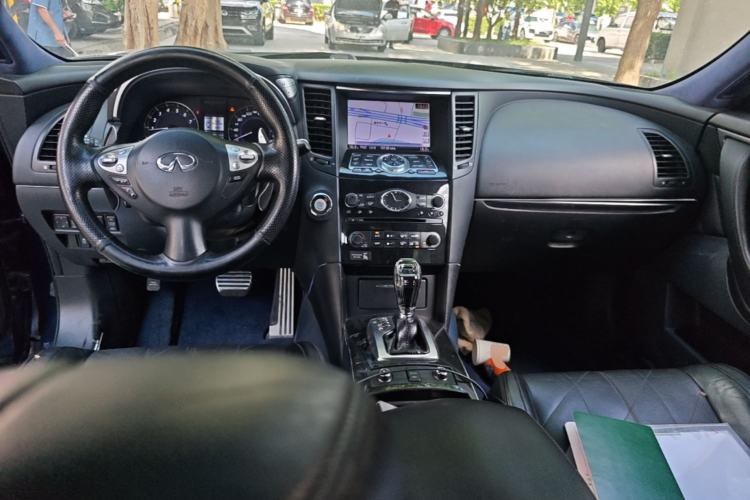 Used Infiniti QX70 2013 3.7L Standard Edition Center Console