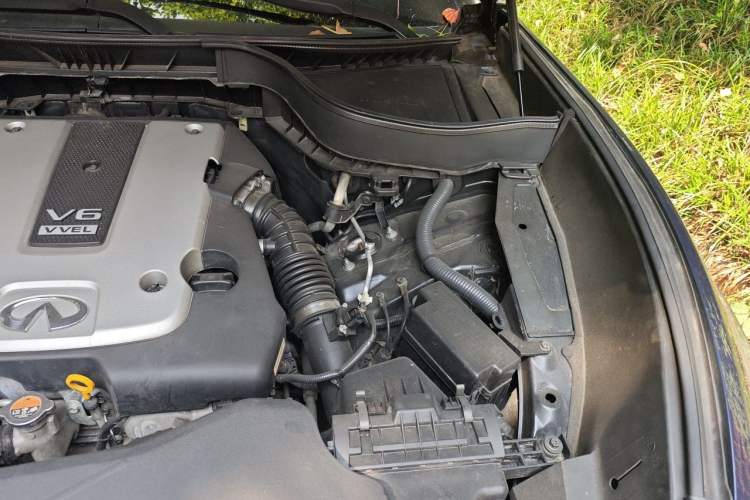 Used Infiniti QX70 2013 3.7L Standard Edition Engine Bay Left
