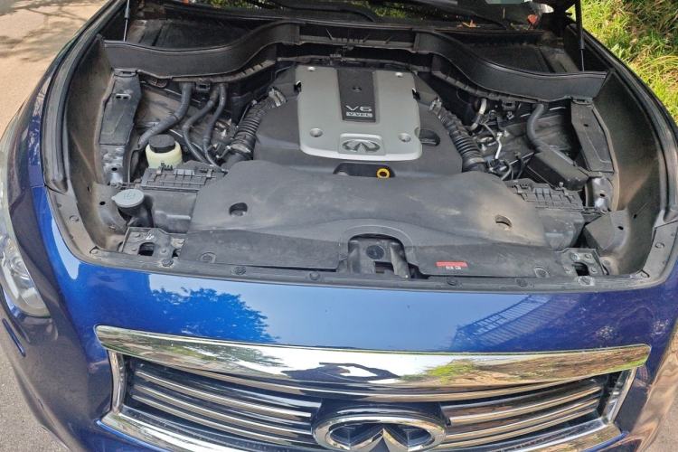 Used Infiniti QX70 2013 3.7L Standard Edition Engine Bay