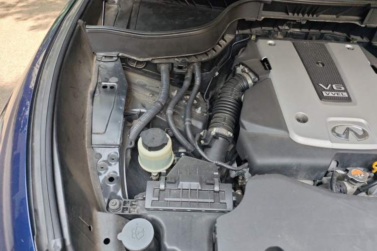 Used Infiniti QX70 2013 3.7L Standard Edition Engine Bay Right