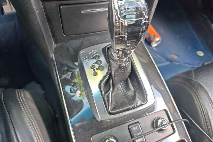 Used Infiniti QX70 2013 3.7L Standard Edition Gear Lever