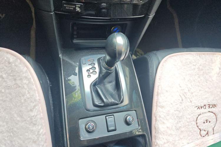 Used Infiniti QX70 2013 3.7L Standard Edition Gear Lever