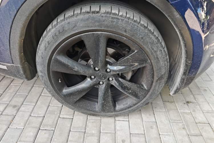 Used Infiniti QX70 2013 3.7L Standard Edition Right Front Wheel Hub