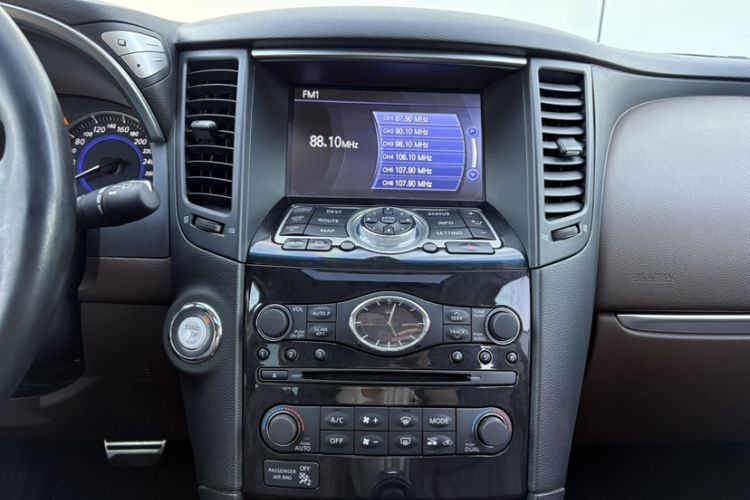 Used Infiniti QX70 2013 3.7L Supreme Edition Audio And AC Panel