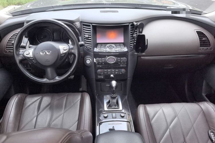 Used Infiniti QX70 2013 3.7L Supreme Edition Center Console