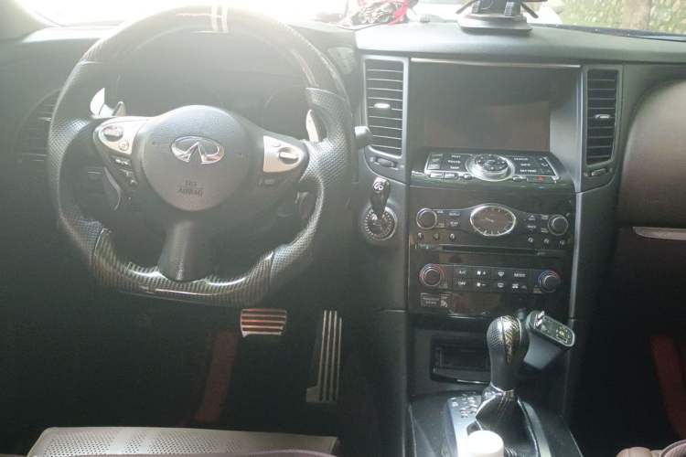 Used Infiniti QX70 2013 3.7L Standard Edition Center Console