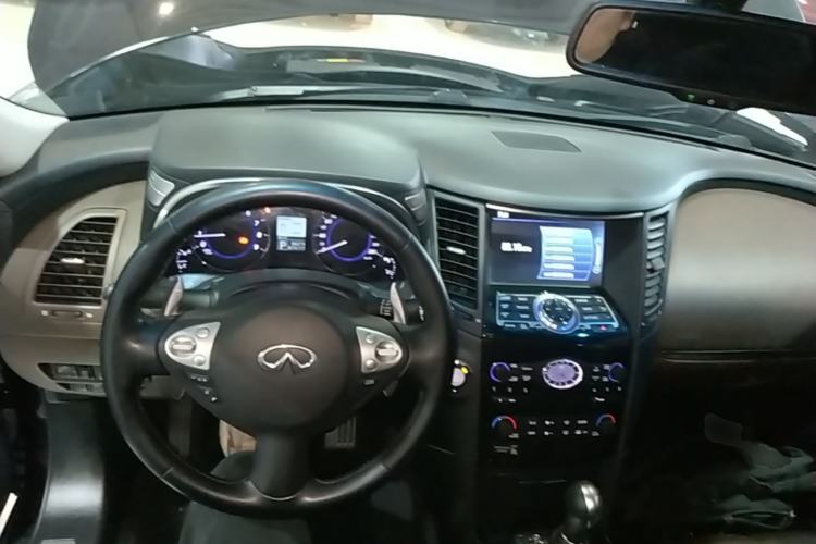 Used Infiniti QX70 2013 3.7L Supreme Edition Center Console