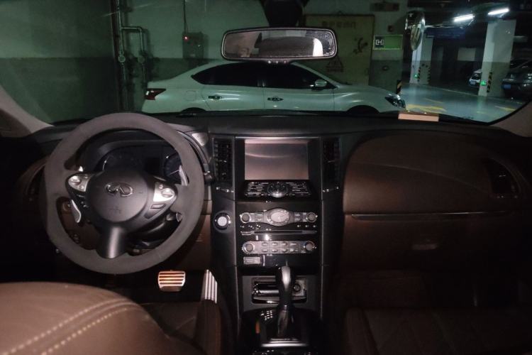 Used Infiniti QX70 2013 3.7L Standard Edition Center Console