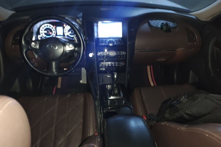 Used Infiniti QX70 2013 3.7L Standard Edition Center Console