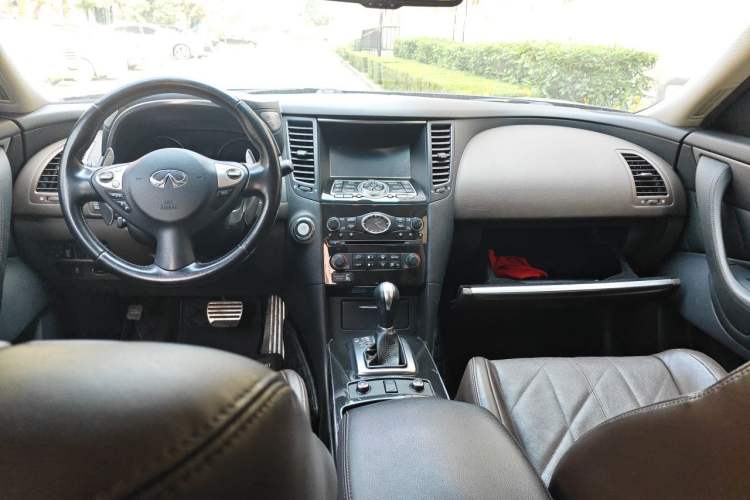 Used Infiniti QX70 2013 3.7L Standard Edition Center Console