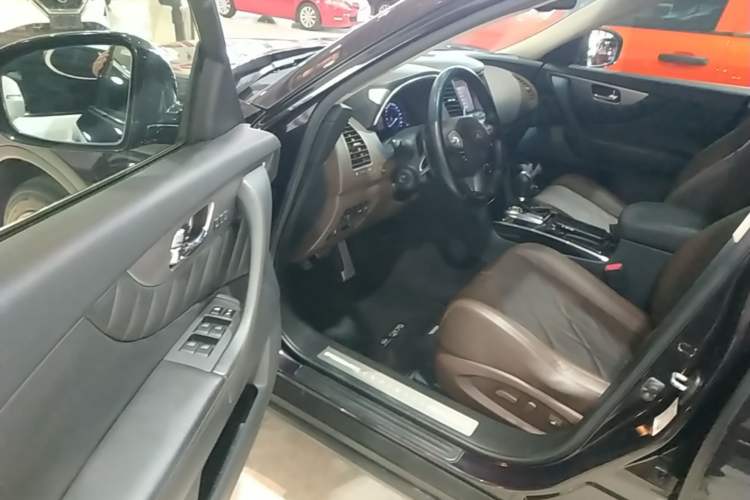 Used Infiniti QX70 2013 3.7L Supreme Edition Driver Seat