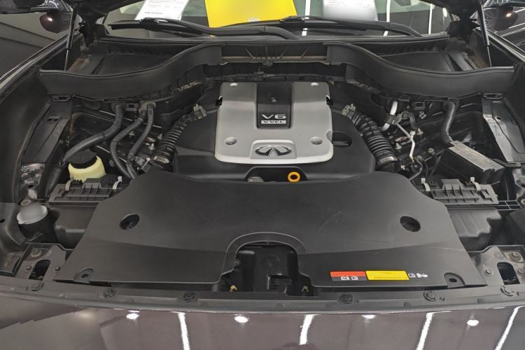 Used Infiniti QX70 2013 3.7L Standard Edition Engine Bay