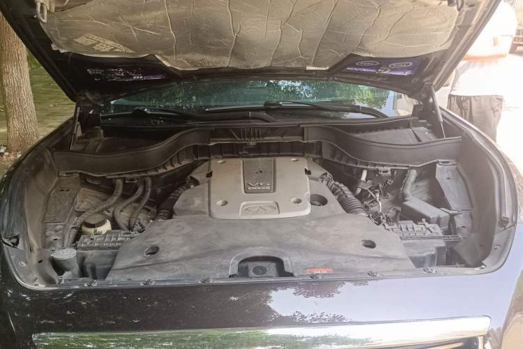 Used Infiniti QX70 2013 3.7L Standard Edition Engine Bay