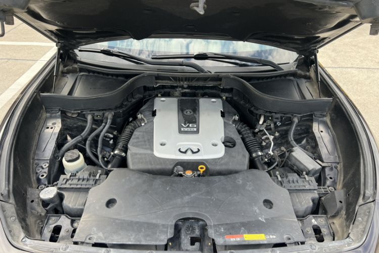 Used Infiniti QX70 2013 3.7L Standard Edition Engine Bay