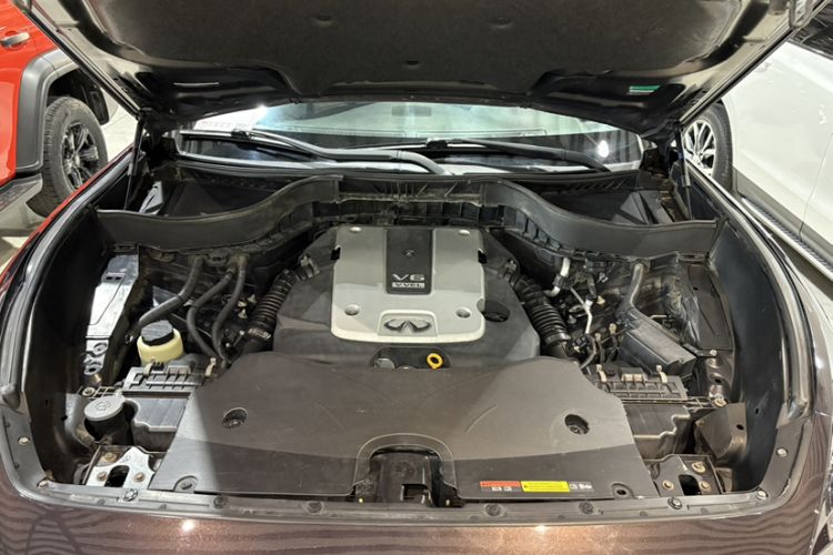 Used Infiniti QX70 2013 3.7L Supreme Edition Engine Bay
