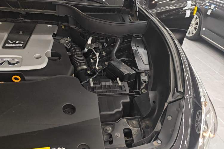 Used Infiniti QX70 2013 3.7L Standard Edition Engine Bay Left