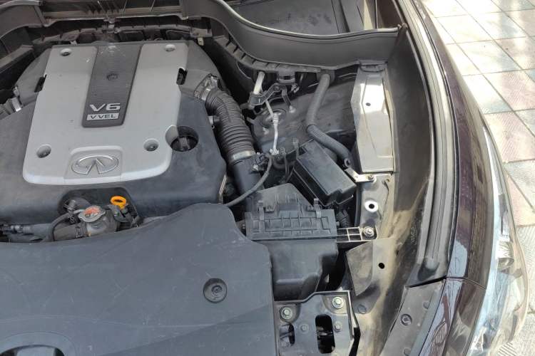 Used Infiniti QX70 2013 3.7L Supreme Edition Engine Bay Left