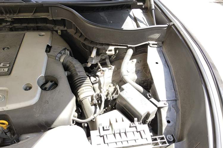 Used Infiniti QX70 2013 3.7L Standard Edition Engine Bay Left