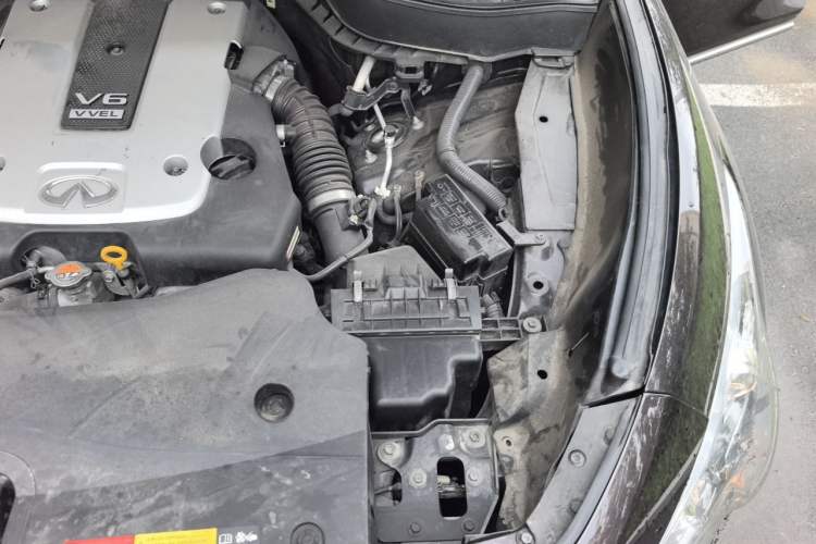 Used Infiniti QX70 2013 3.7L Supreme Edition Engine Bay Left