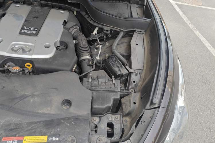 Used Infiniti QX70 2013 3.7L Supreme Edition Engine Bay Left