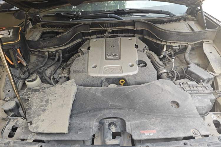 Used Infiniti QX70 2013 3.7L Standard Edition Engine Bay